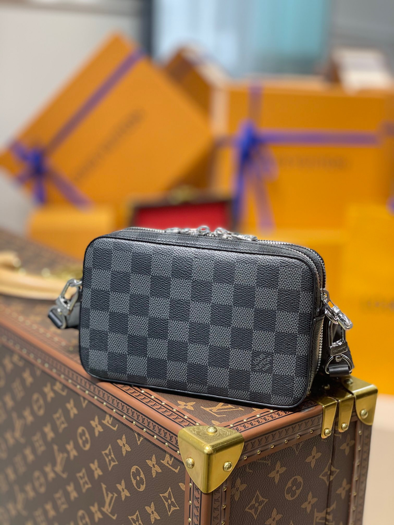 LV ALPHA WEARABLE WALLET N60418
