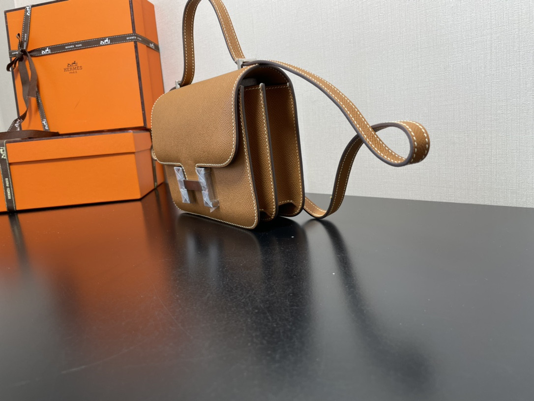 Hermès Constance 19 Epsom Silver Hardware 7.25" x 6.25" x 2.25"