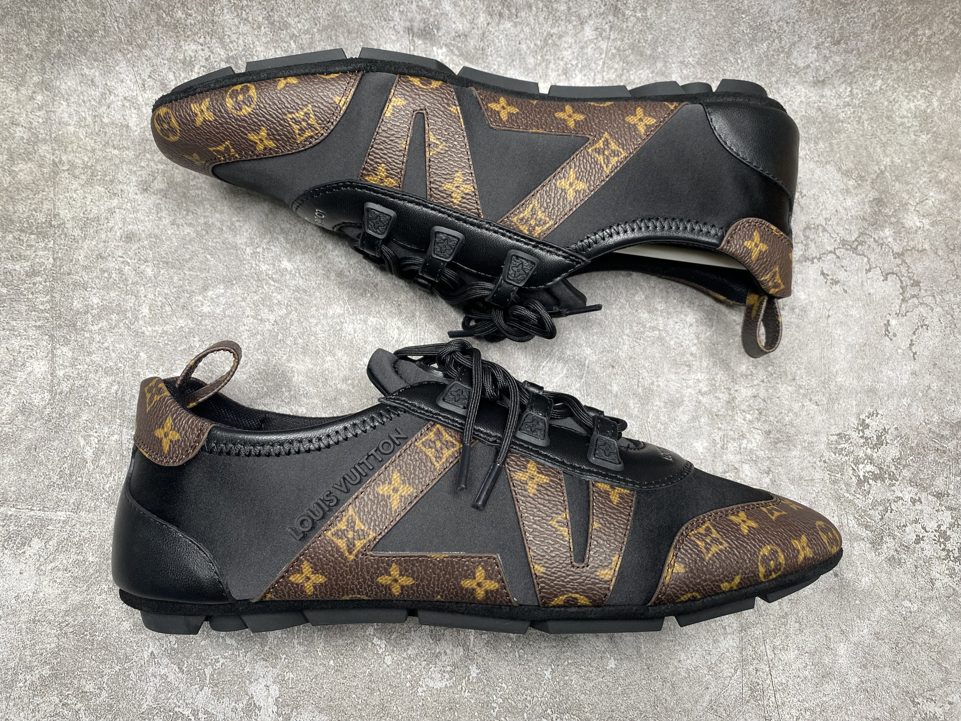 UA LV Sneaker