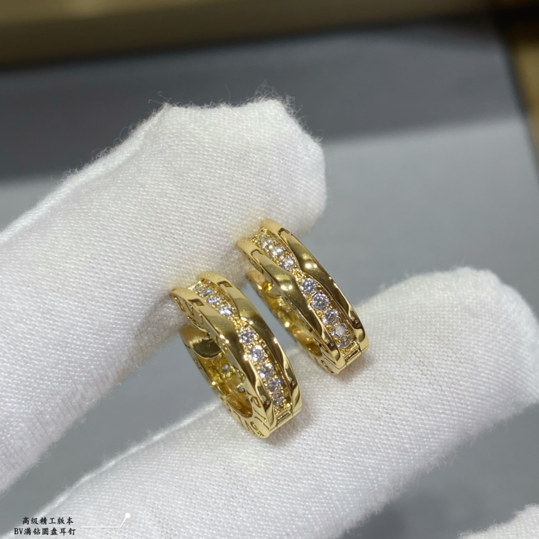 b*l*ai disc full of Di*m*nds earrings