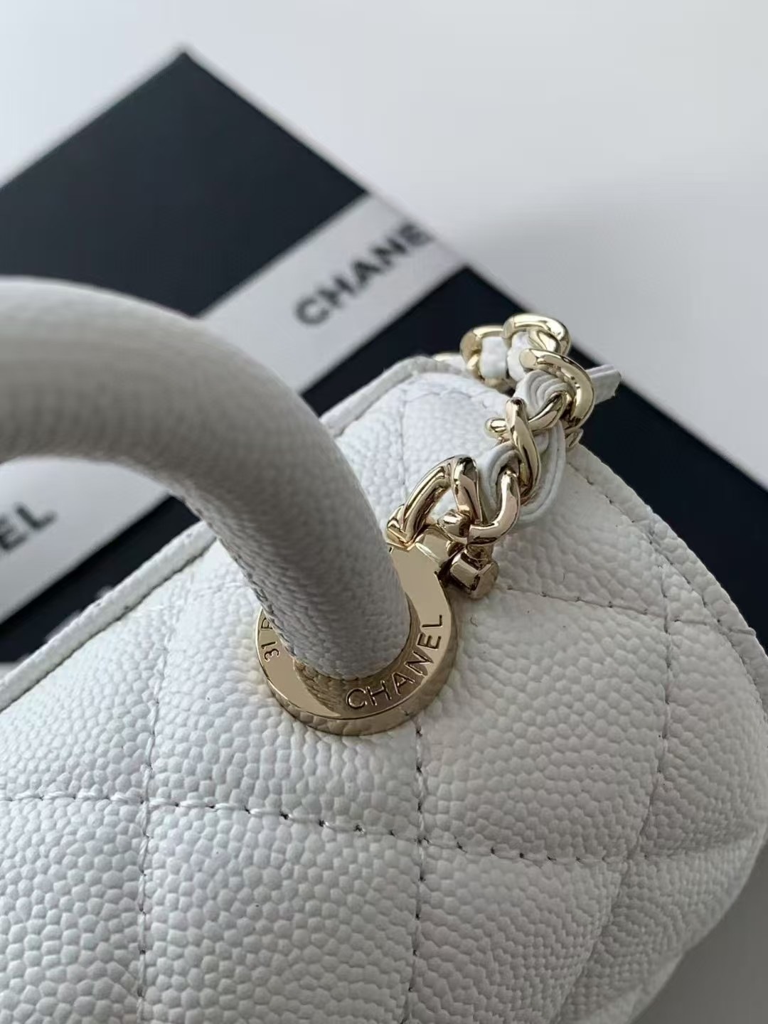 Ch*el coco handle nano 11.5x14.5x5.5cm