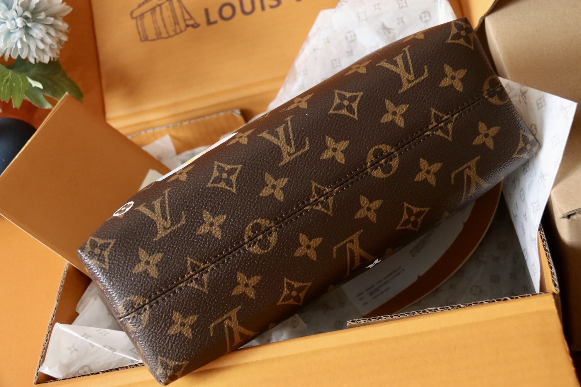 LV Cosmetic Pouch GM M14891 27x18x9cm