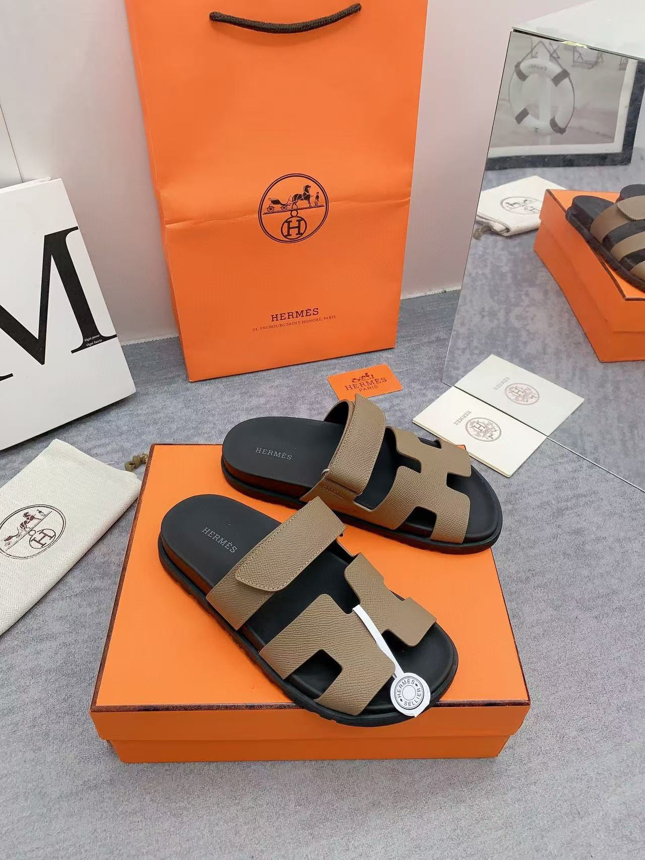 UA Hermès Chypre sandal