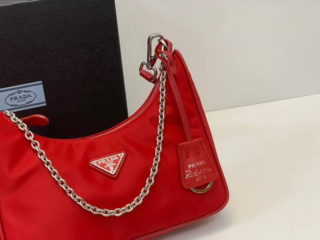 Pra*a re-edition 2005 re-nylon bag red