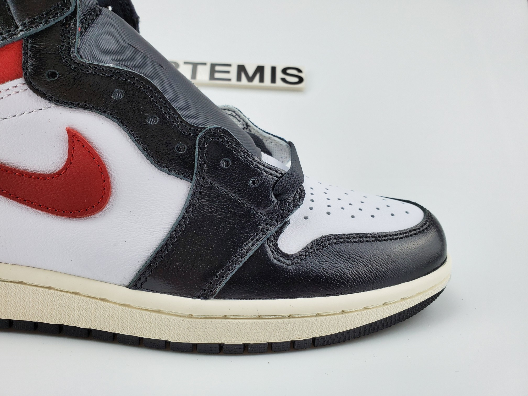 Air Jordan 1 Retro High OG “Gym Red”