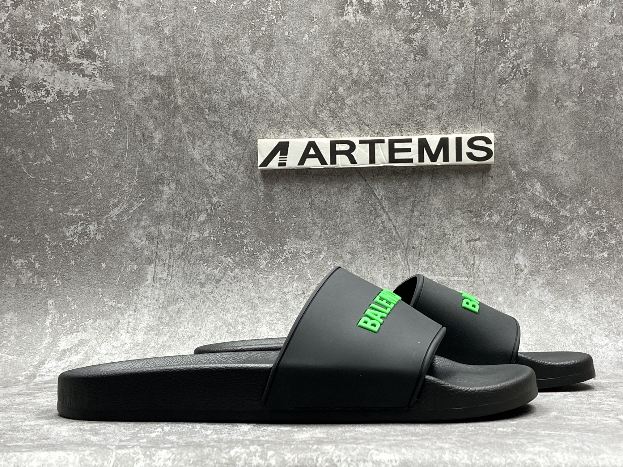 Balenciga Pool Slide Black Fluo Green