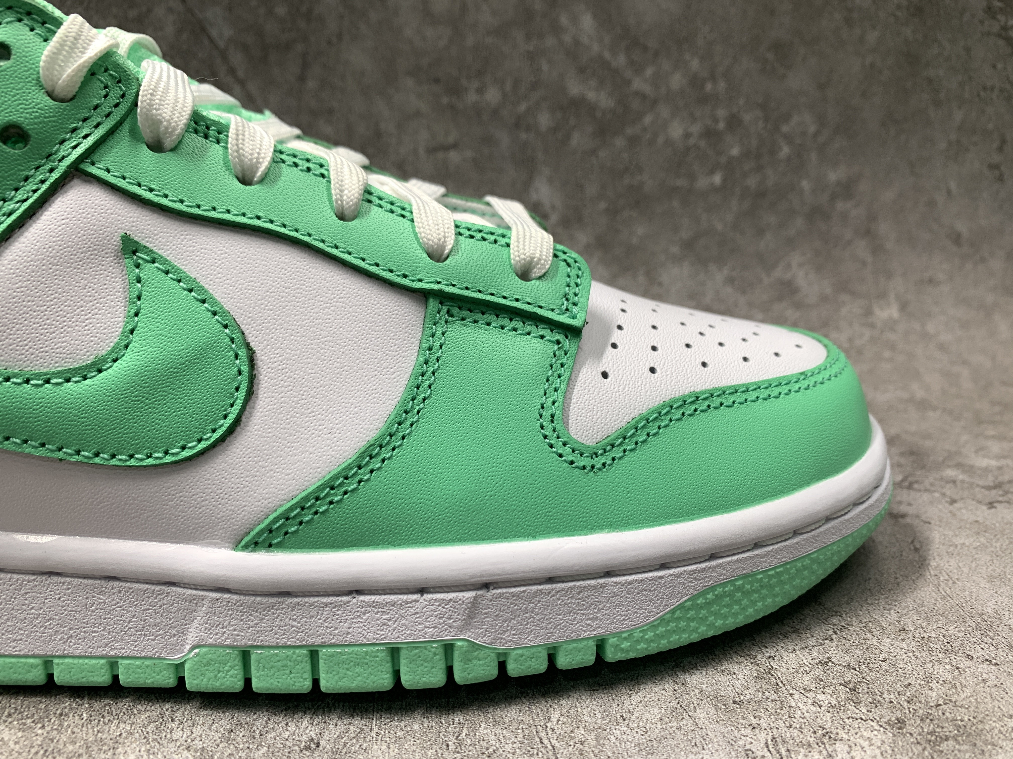 Nike Dunk Low Green Glow