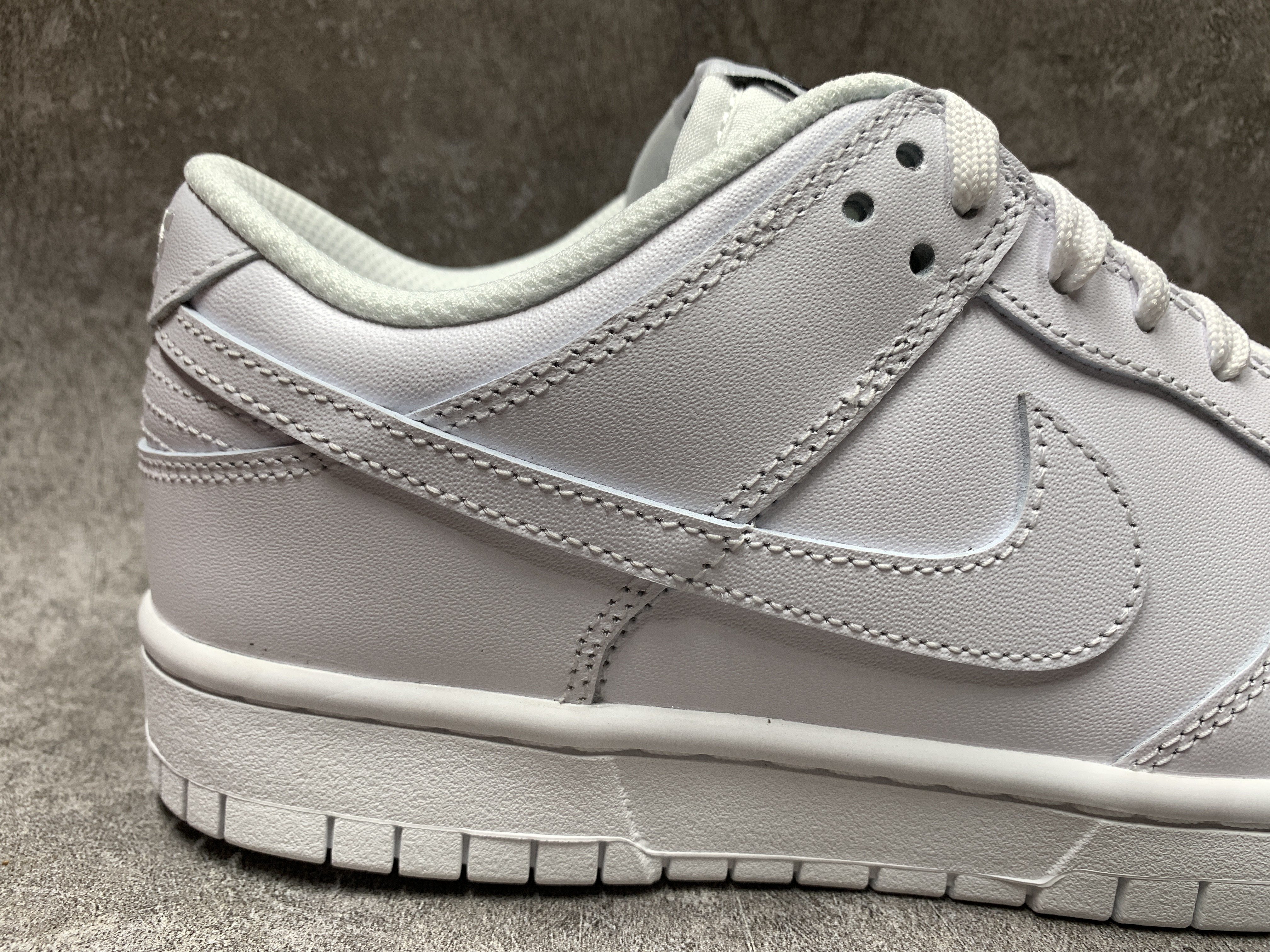 Nike Dunk Low Triple White