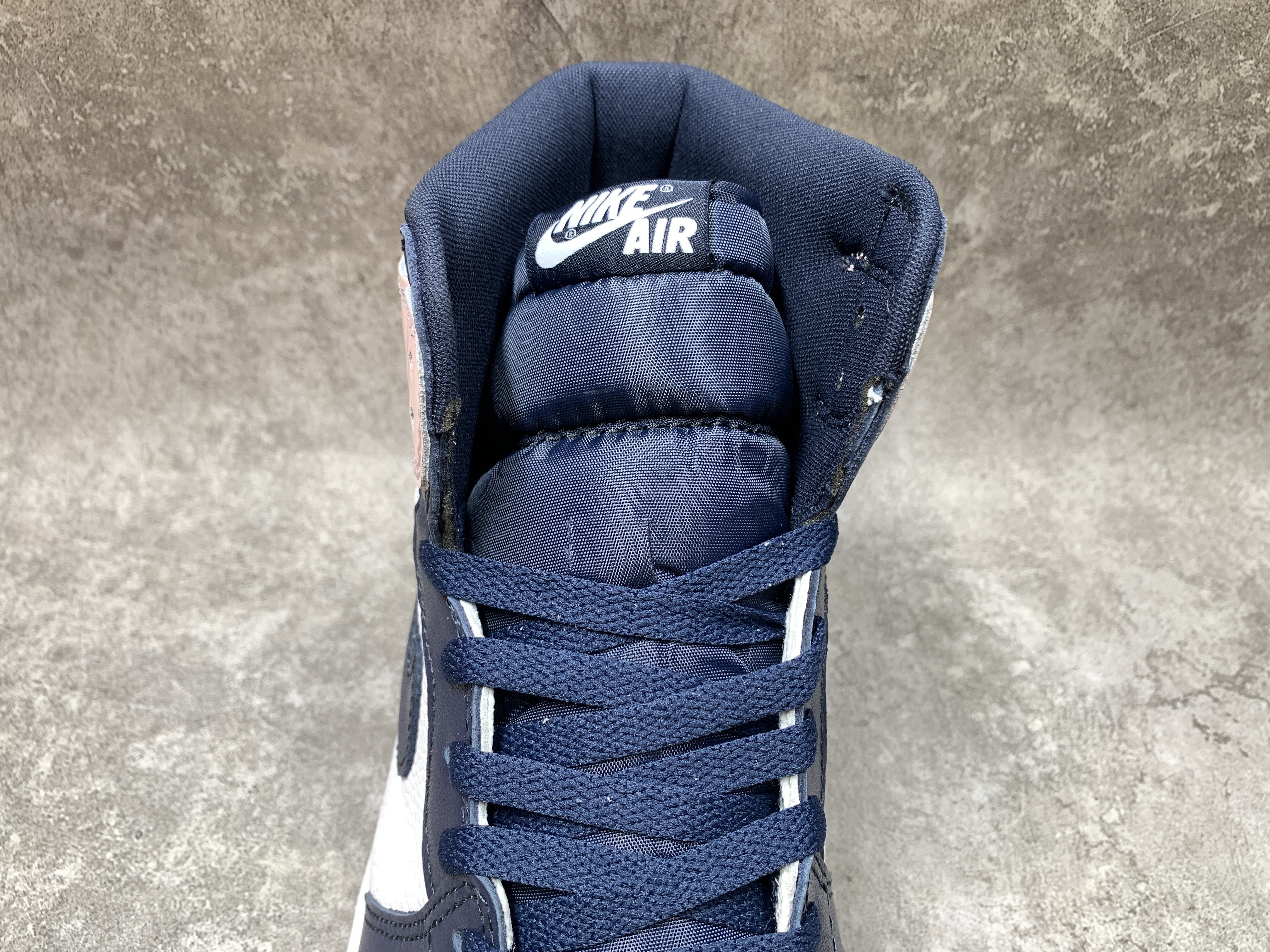 Air Jordan 1 Retro High OG SE Bubble Gum Atmosphere