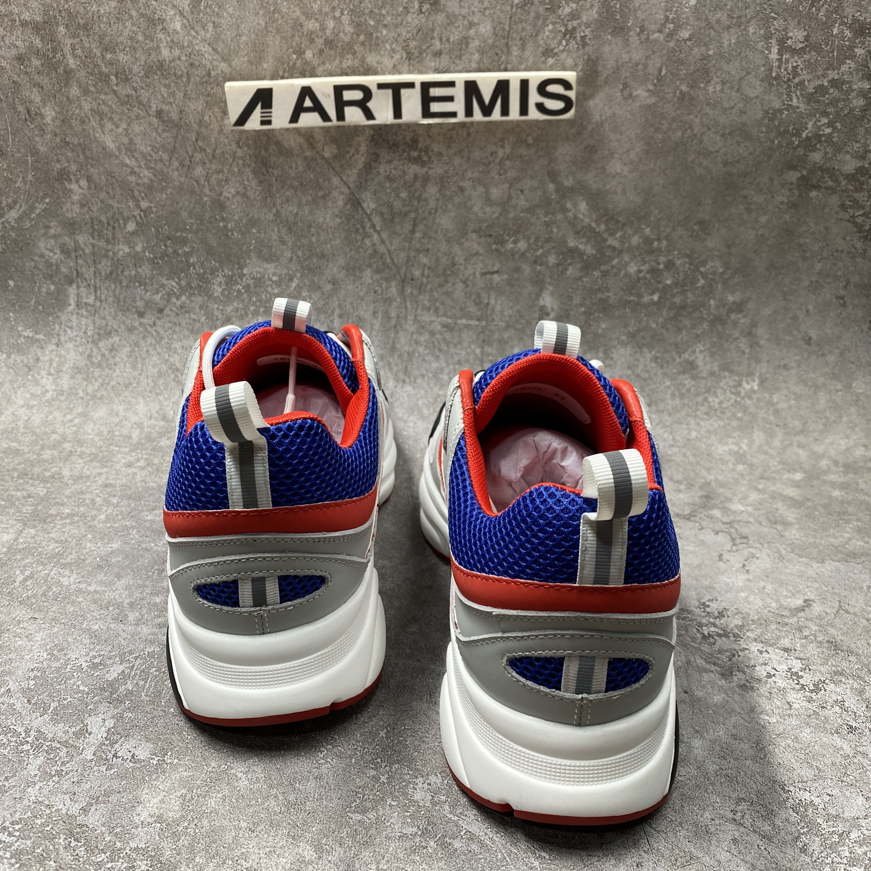 D*or b22 white red blue