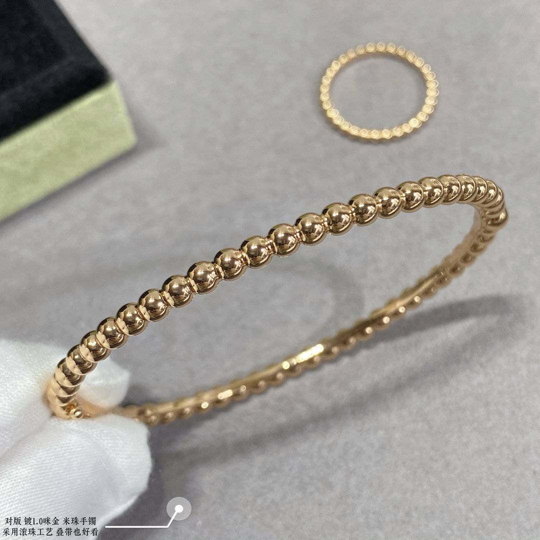 V*N CL*F & arpels rice bead bracelet