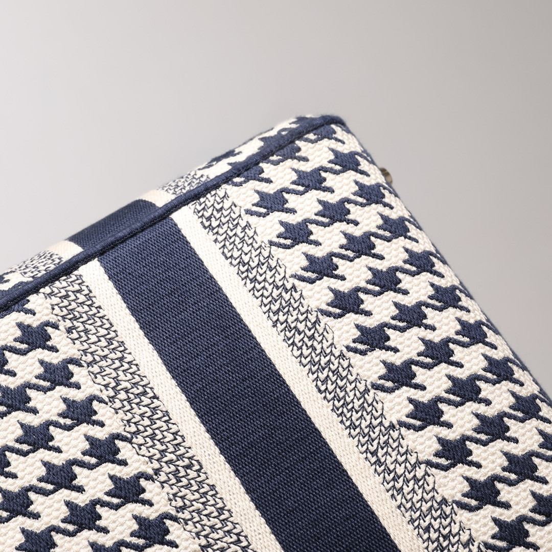 medium D*or lady d-lite bag  24 x 20 x 11 cm