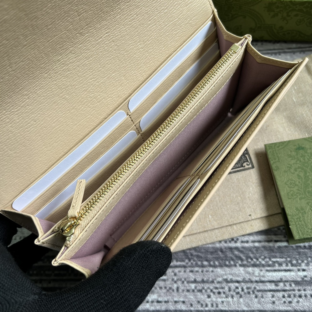 continental wallet with G*u*i script light yellow 7.5"w x 4"h x 1.4"d