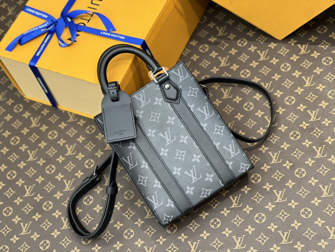 LV M46453 Petit Sac Plat 19 x 22 x 7 CM