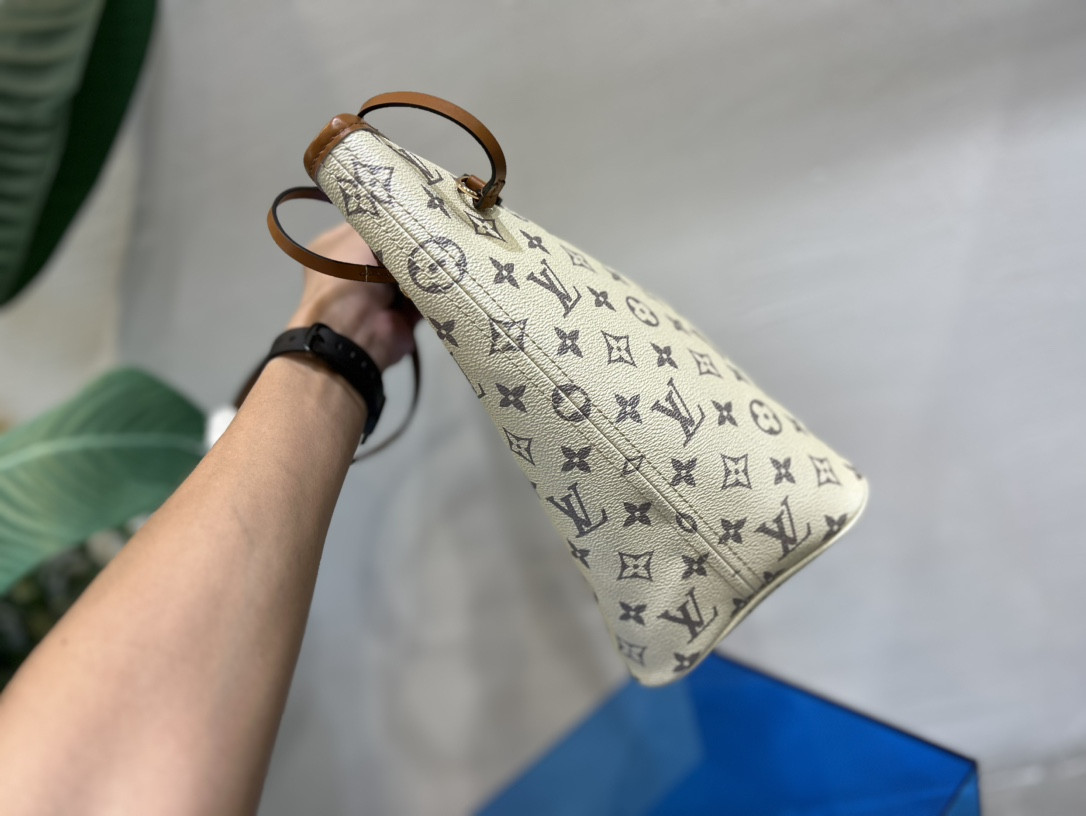 LV M40955 Neverfull MM 12.6 x 11.4 x 6.7 inches Without Box