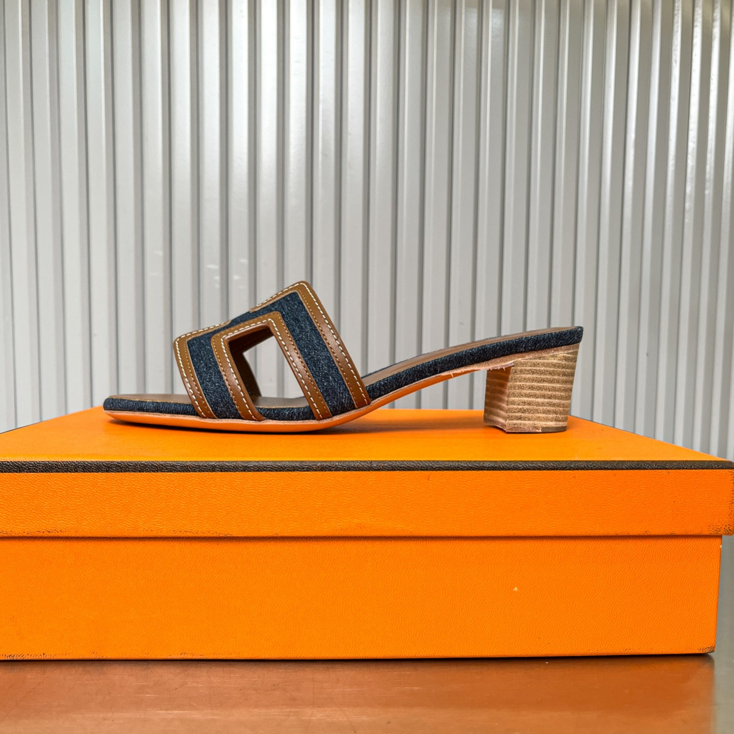 UA Hermès Oasis sandal