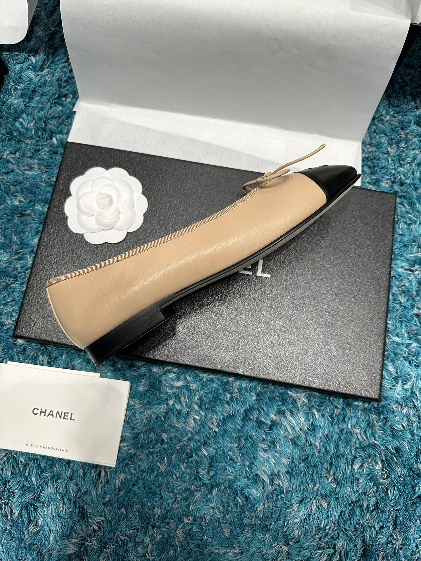 ua Ch*el ballet flats