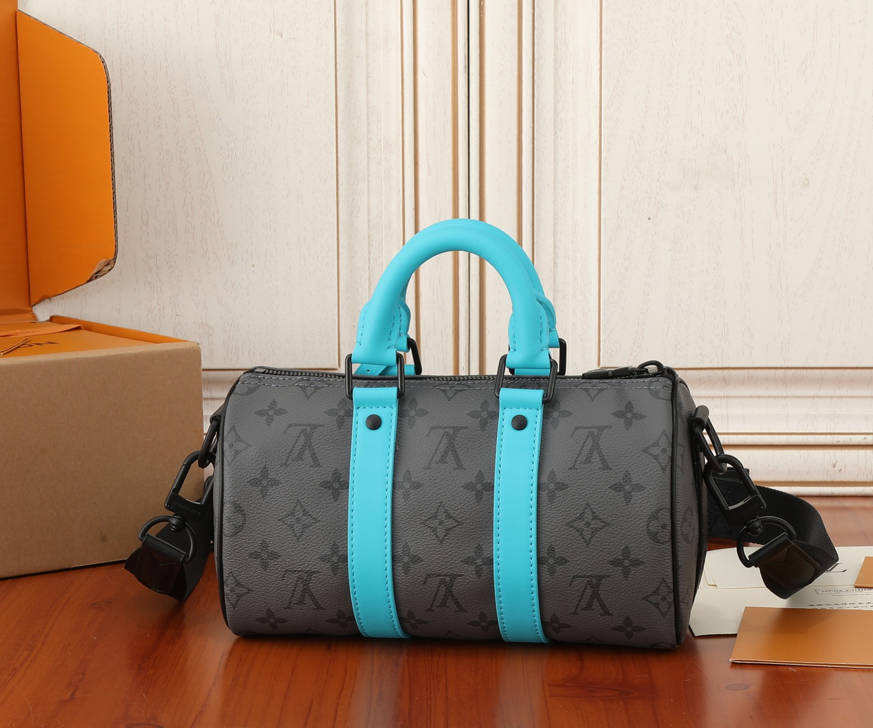LV Keepall Bandoulière 25 M11645 9.8 x 5.9 x 4.3 inches