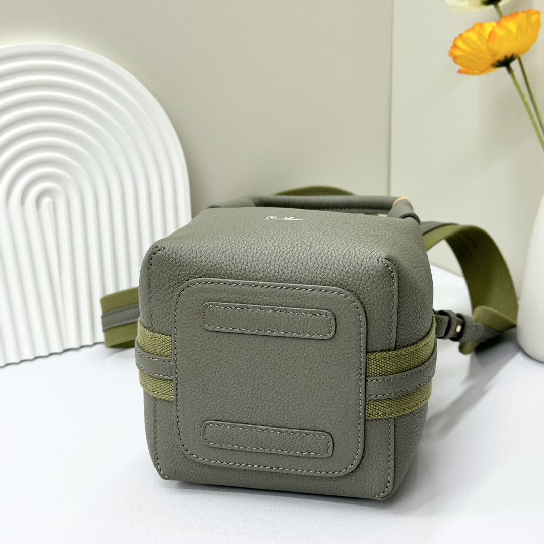 L**o p*ana micro bale bag grained calfskin 23 x 16 x 14 cm