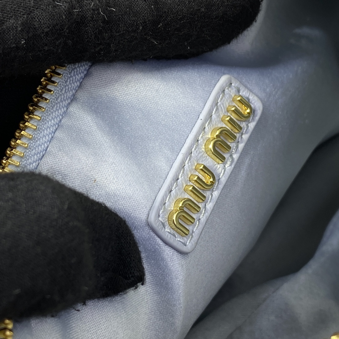 Miu Miu Wander matelassé nappa leather hobo bag 17x20x6cm