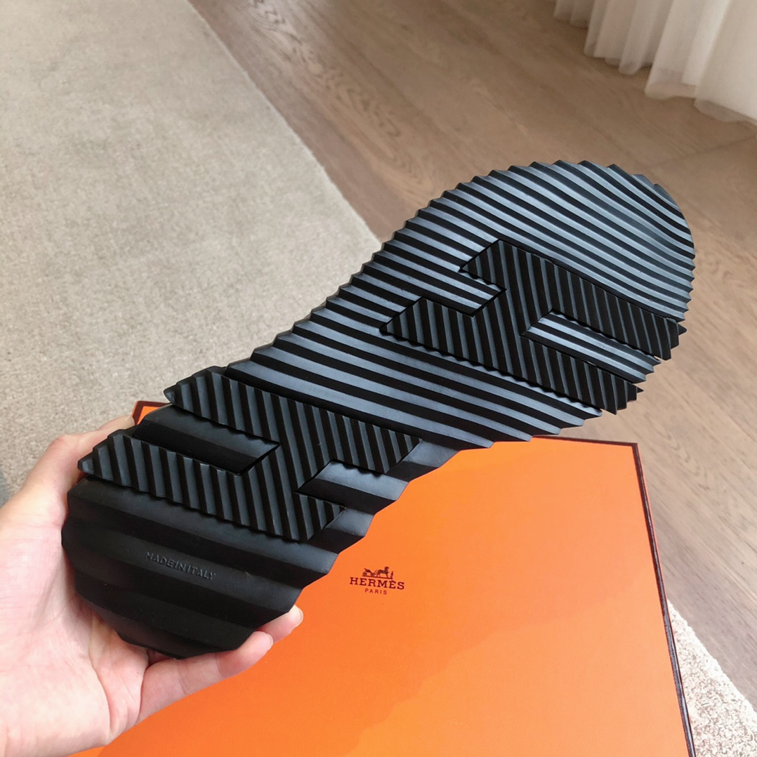 UA Hermès Bouncing Sneaker