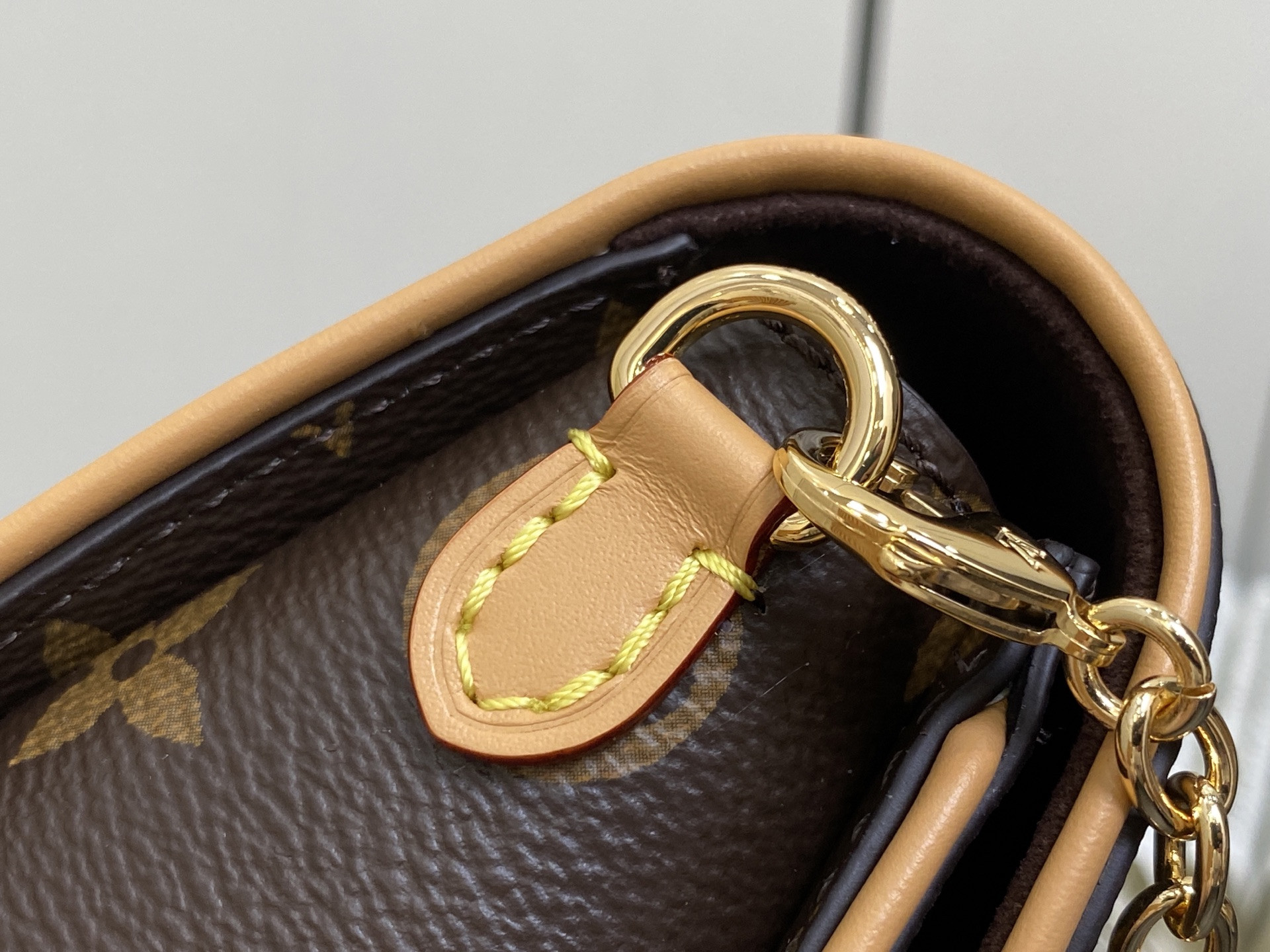 LV Pochette Camille M13566  20.5 x 11x6CM