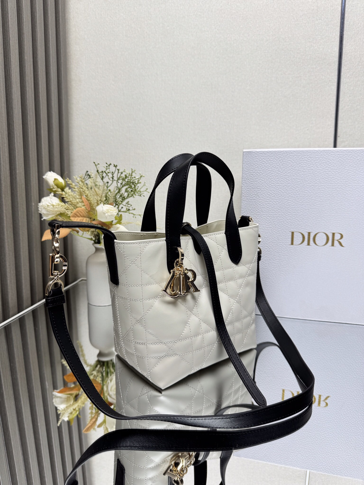 D*or small D*or toujours vertical bag 18.5x18.5x12cm